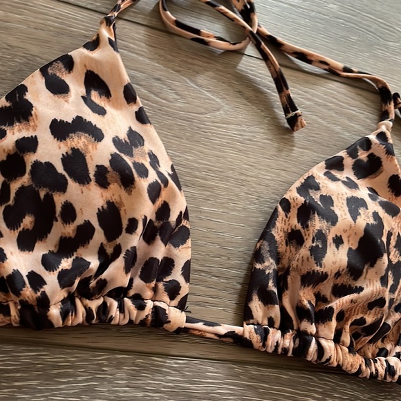 Bikini - Picture 2 of 3